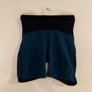Lululemon Athletica Black and Teal Bike Shorts with High Waist
